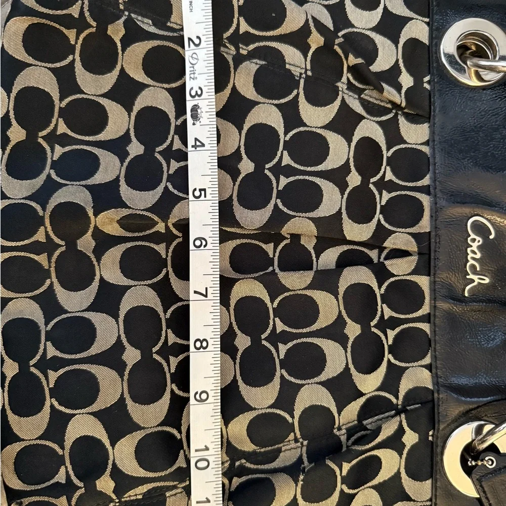 Coach Black and Cream Signature Canvas Shoulder Bag/Ashley Hippie